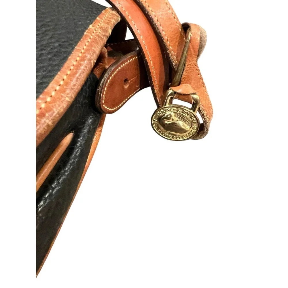 Vintage Dooney & Bourke All-Weather Leather Large Horseshoe Bag‎ Crossbody